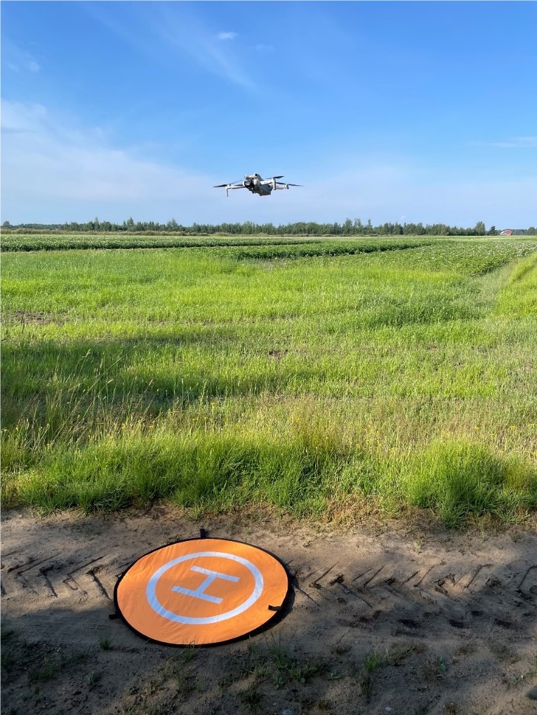 Kuva 2 DJI Mini 4 Pro lähdössä tarkastukselle. © Ruokavirasto
